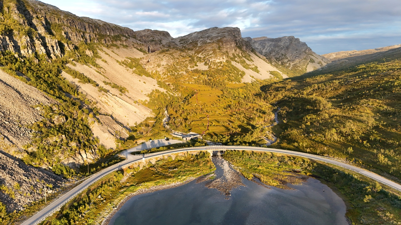Fjordlandskap og fjell ved Lillefjord