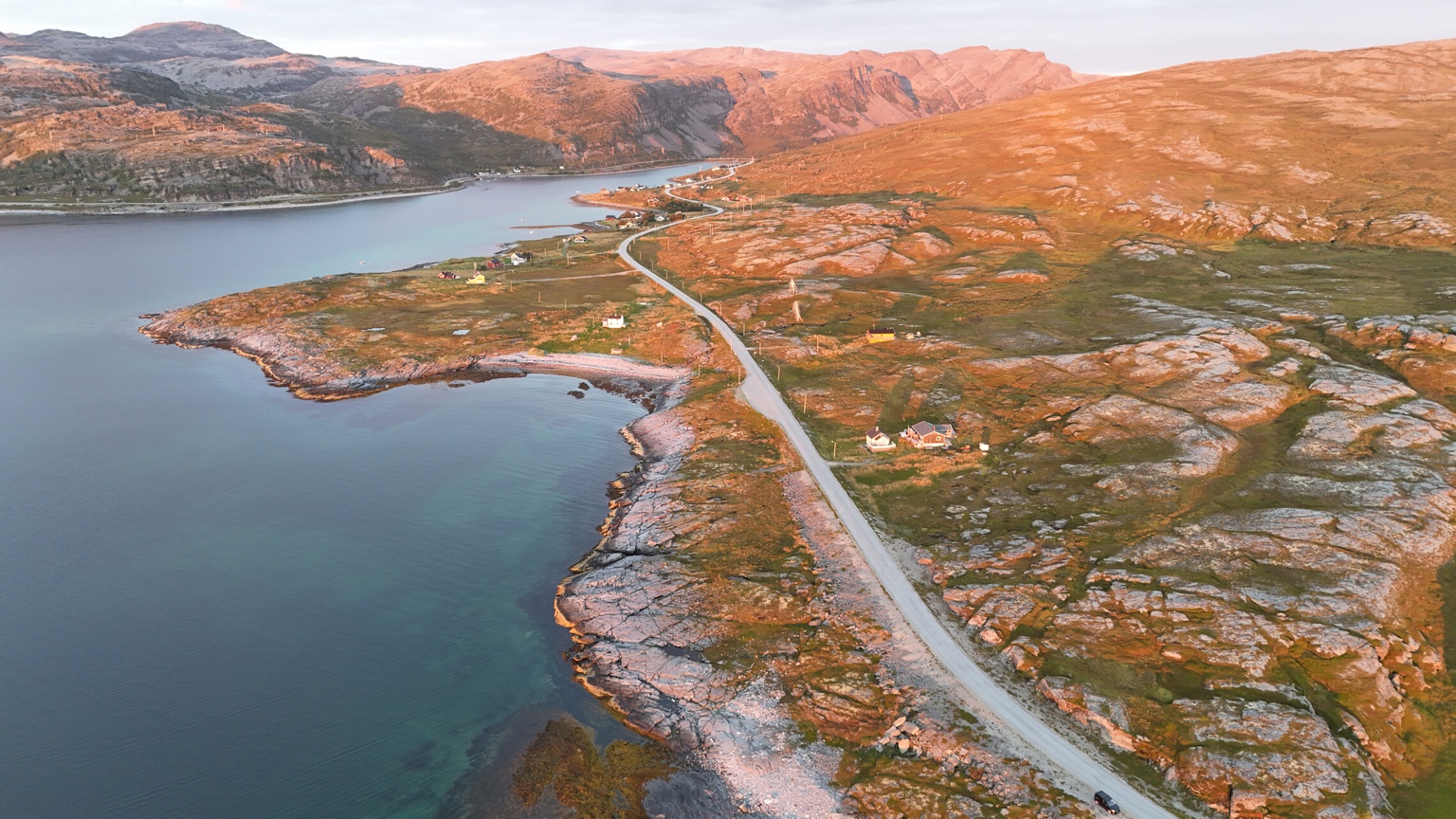 Kystvei og fjord i Lillefjord